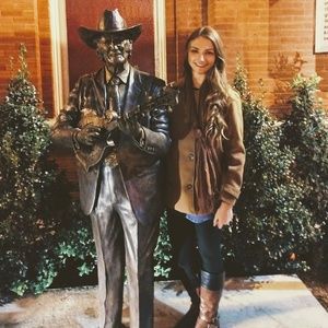 Meet your Posher, Ally